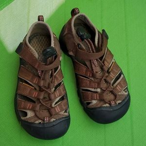 Keen brown velcro sandals